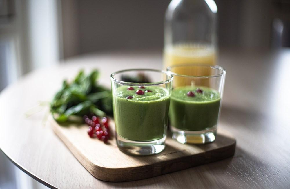 Grønn smoothie med spinat og grønnkål